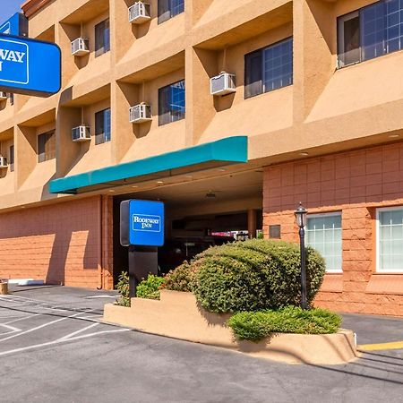 Rodeway Inn Оубърн Екстериор снимка