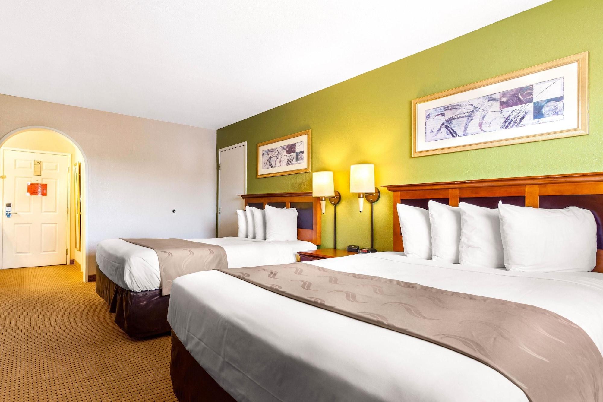 Rodeway Inn Оубърн Екстериор снимка