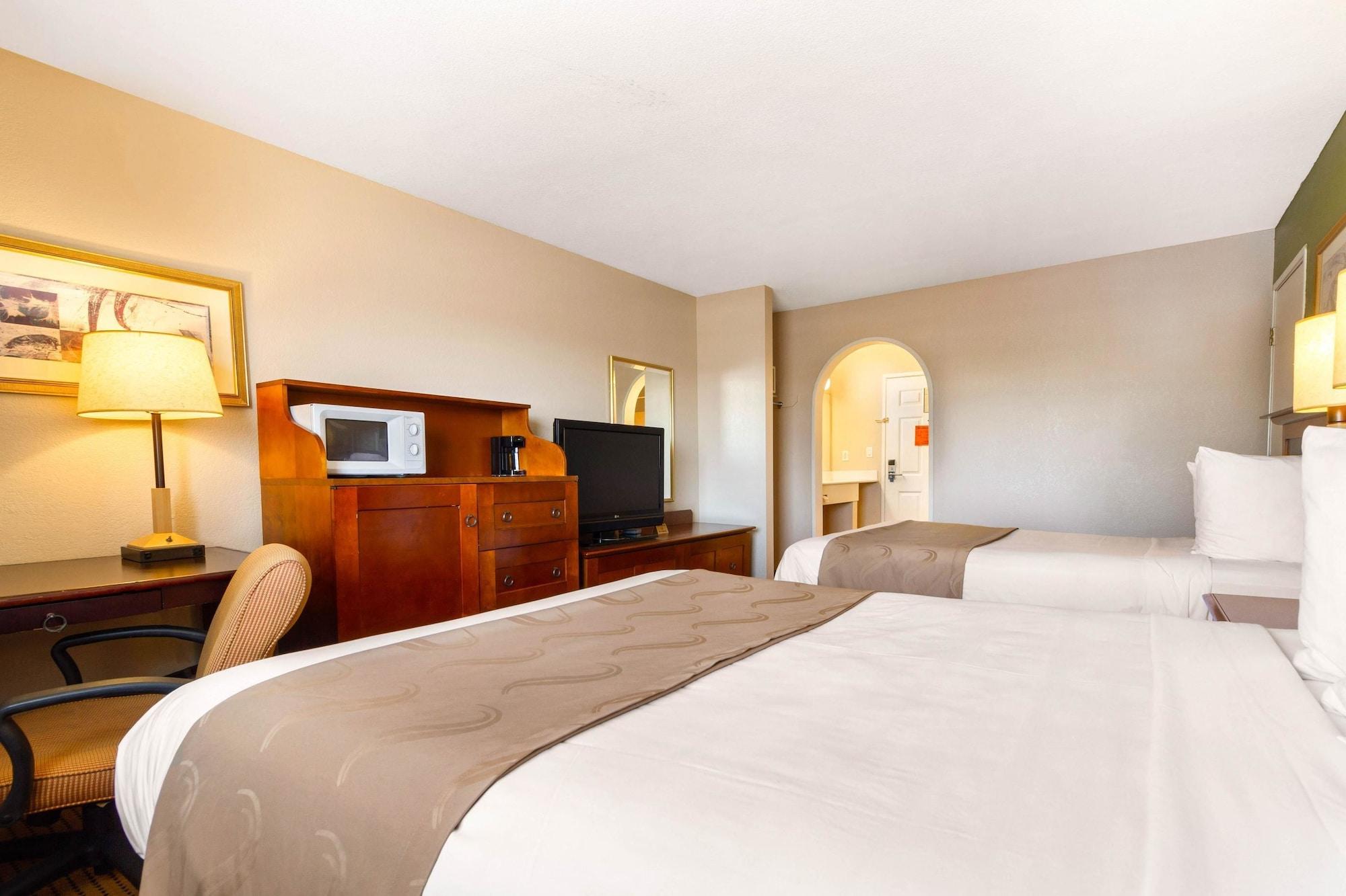Rodeway Inn Оубърн Екстериор снимка