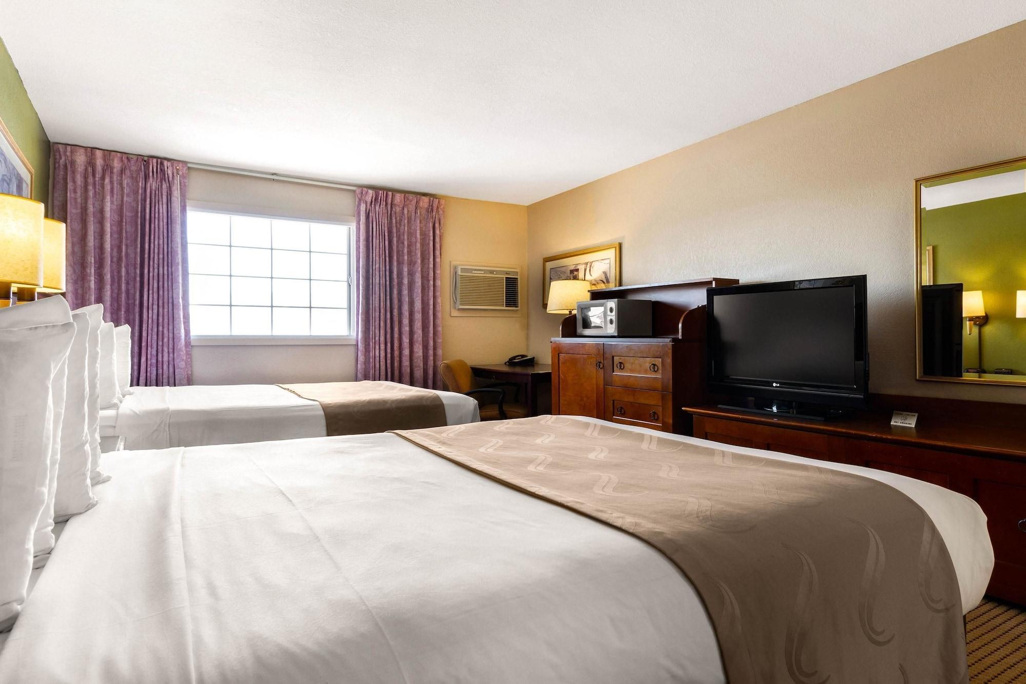 Rodeway Inn Оубърн Екстериор снимка