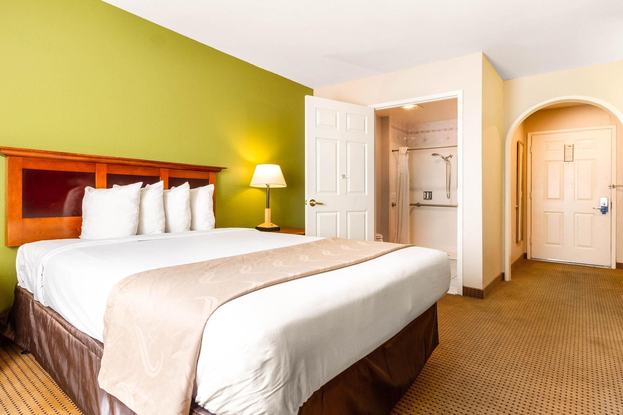 Rodeway Inn Оубърн Екстериор снимка