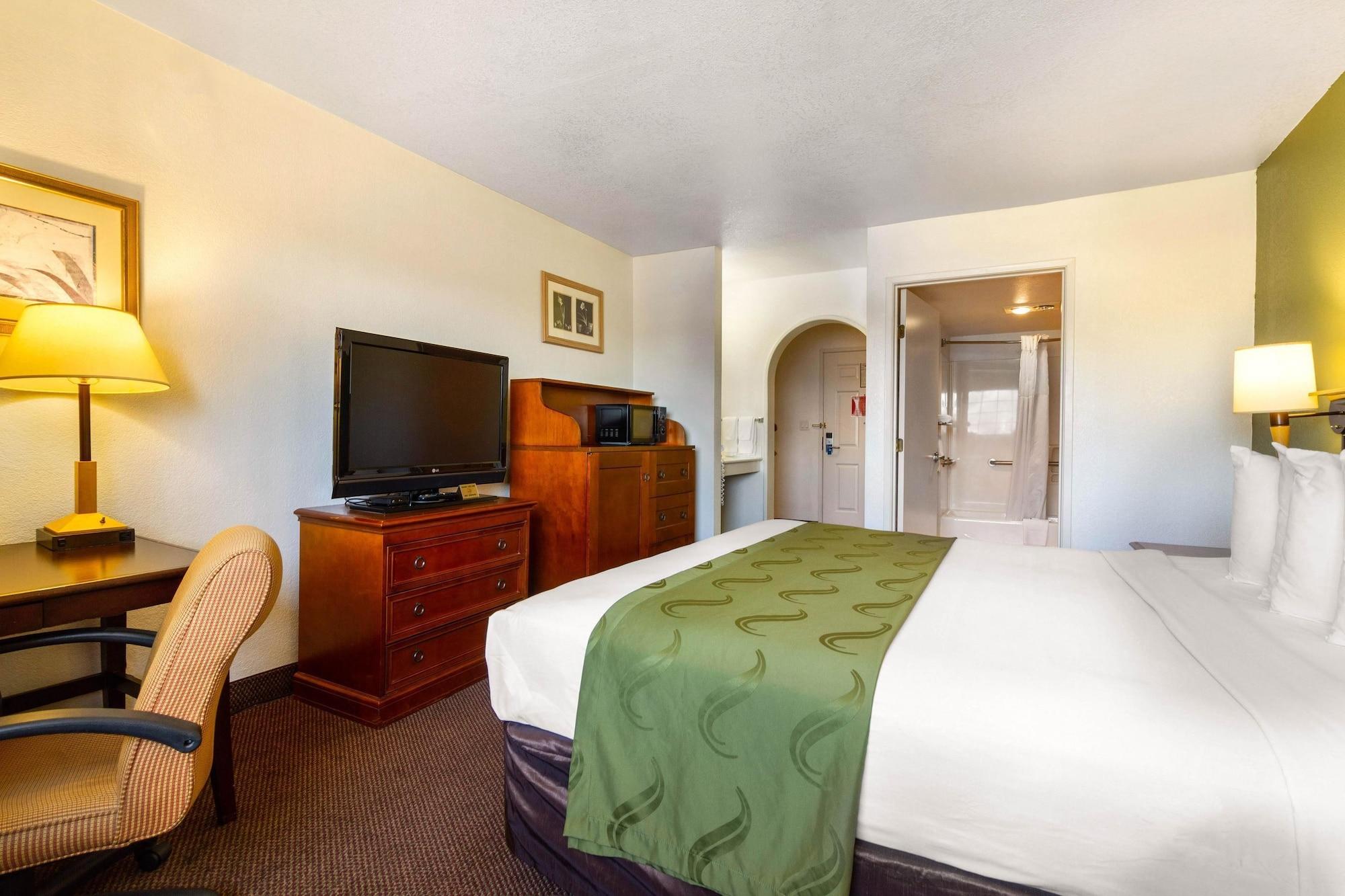 Rodeway Inn Оубърн Екстериор снимка