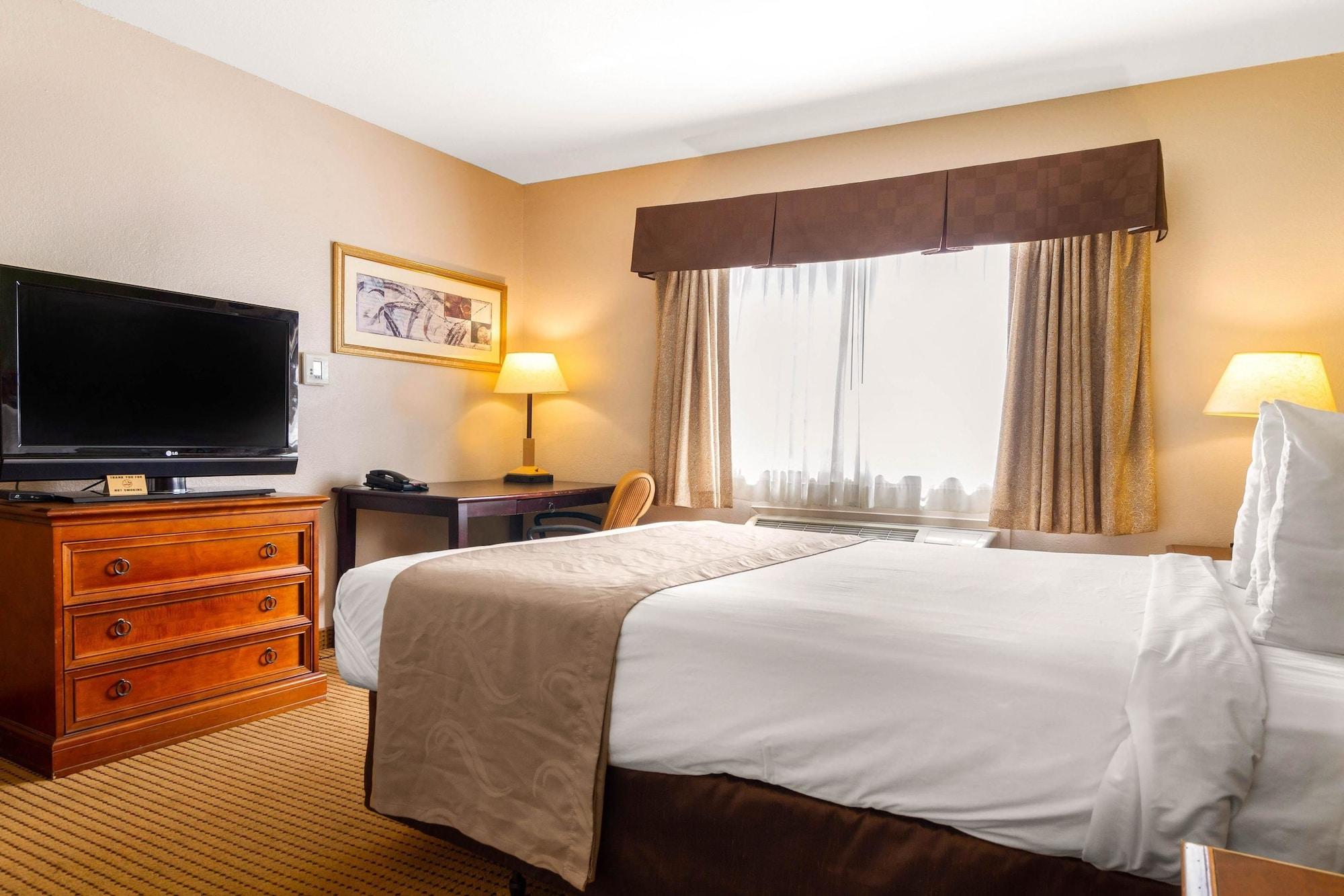 Rodeway Inn Оубърн Екстериор снимка