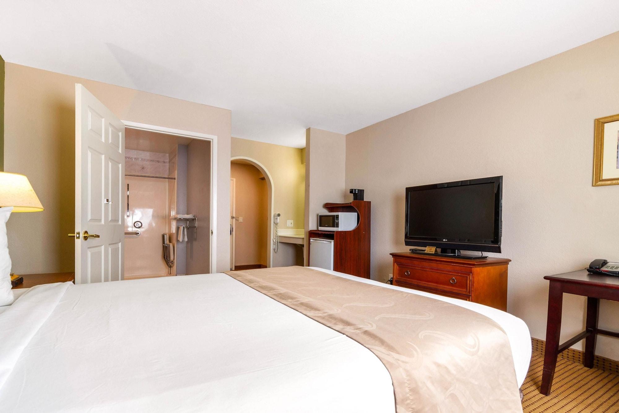 Rodeway Inn Оубърн Екстериор снимка