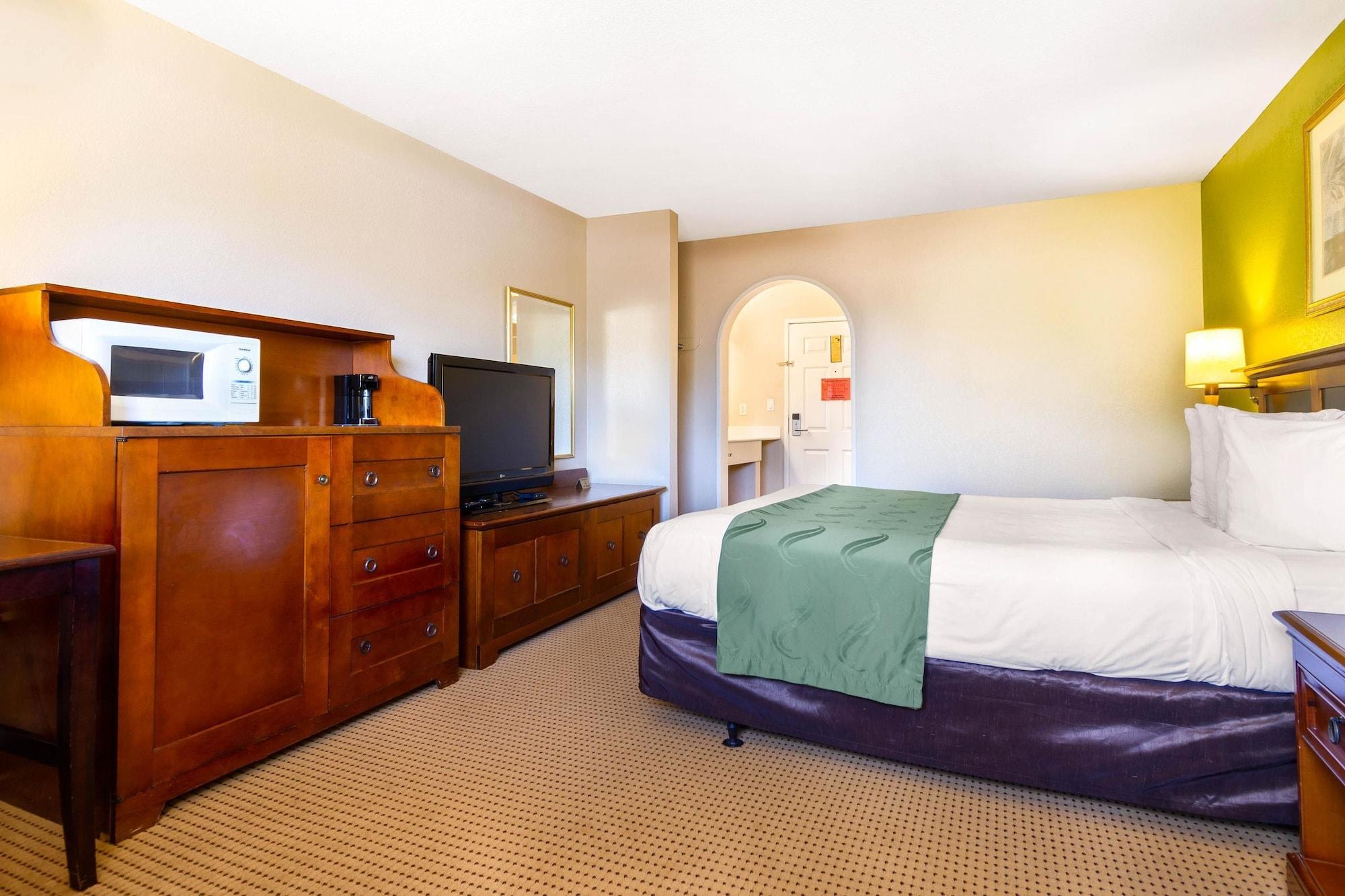 Rodeway Inn Оубърн Екстериор снимка