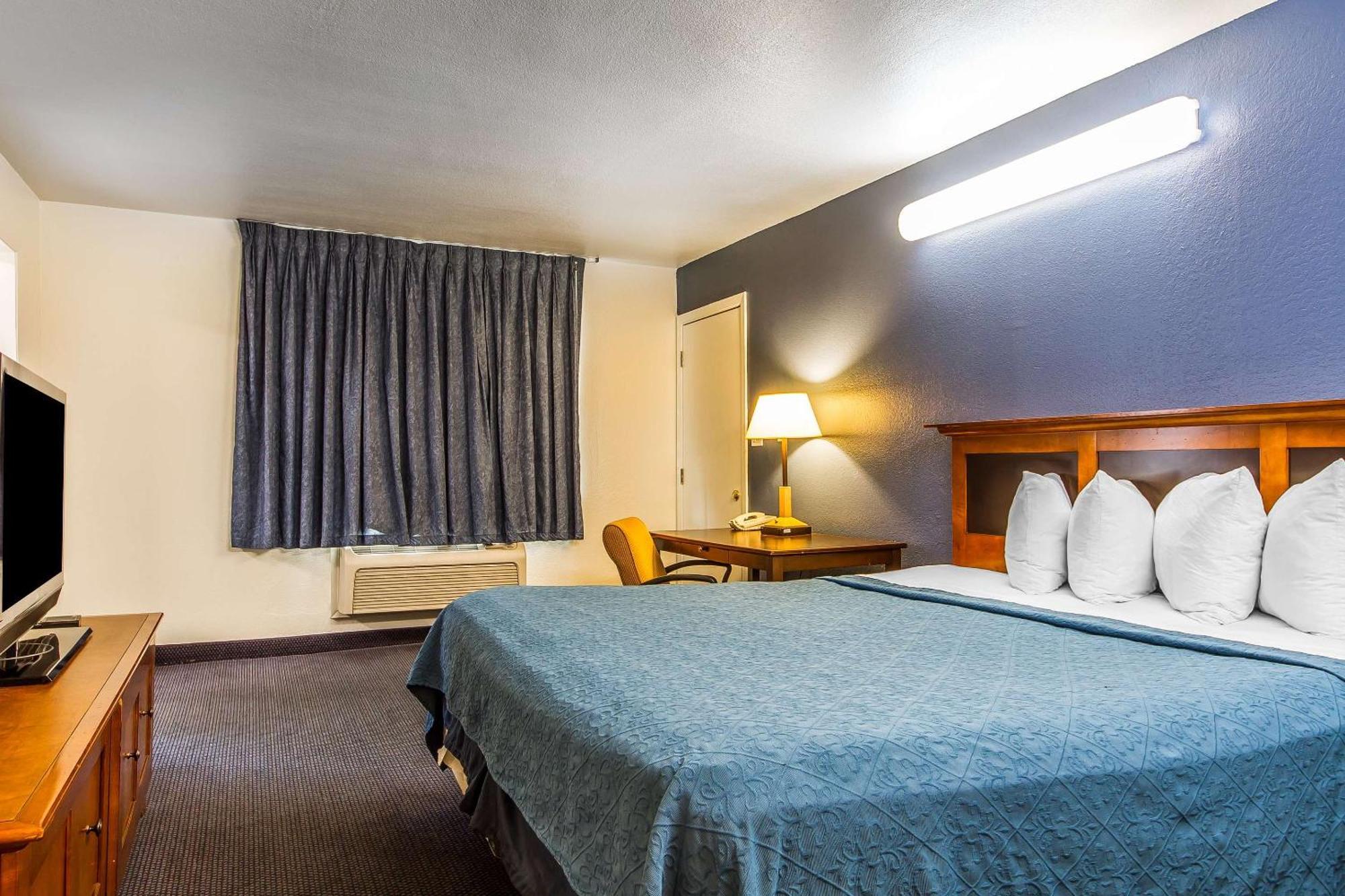 Rodeway Inn Оубърн Екстериор снимка