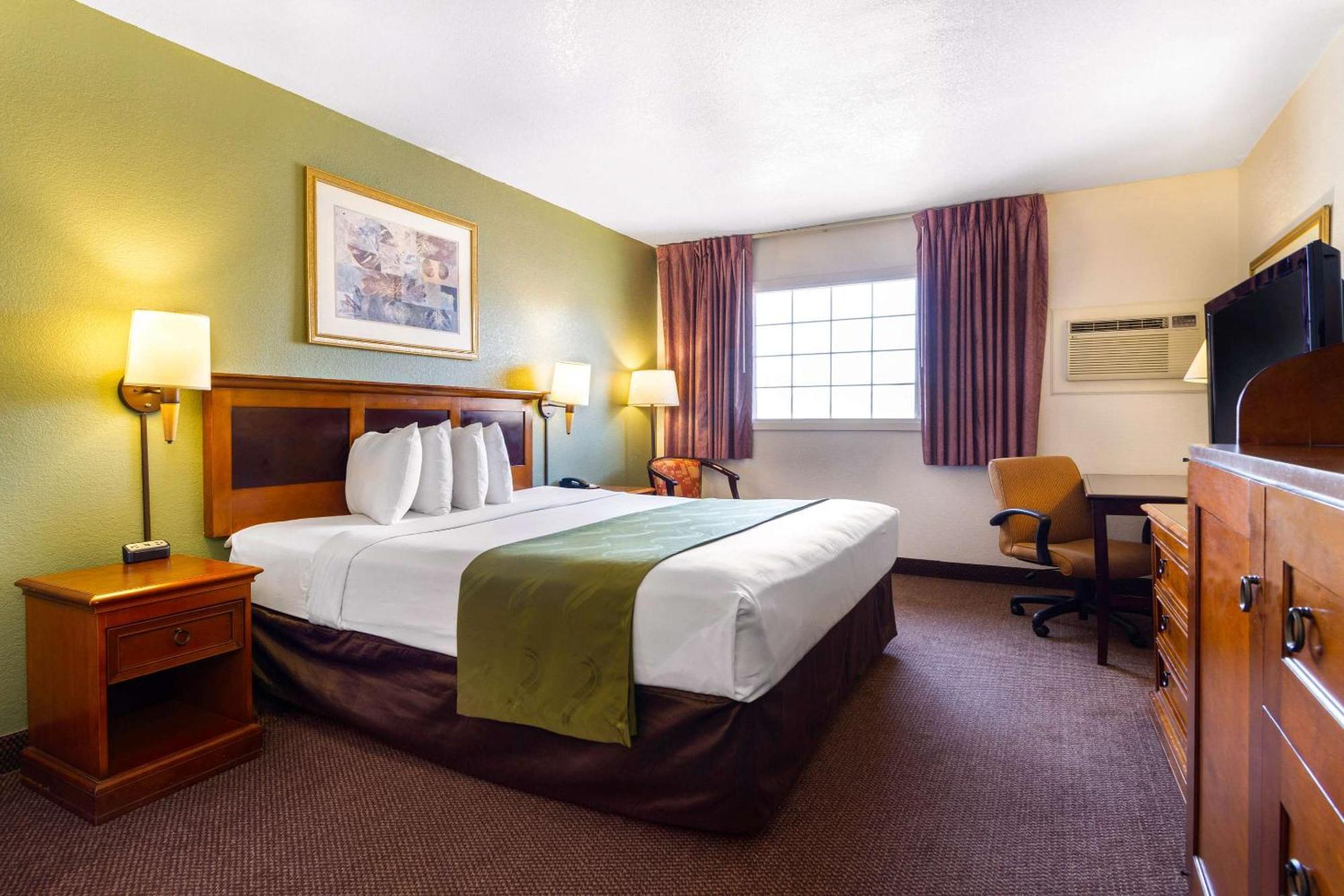Rodeway Inn Оубърн Екстериор снимка
