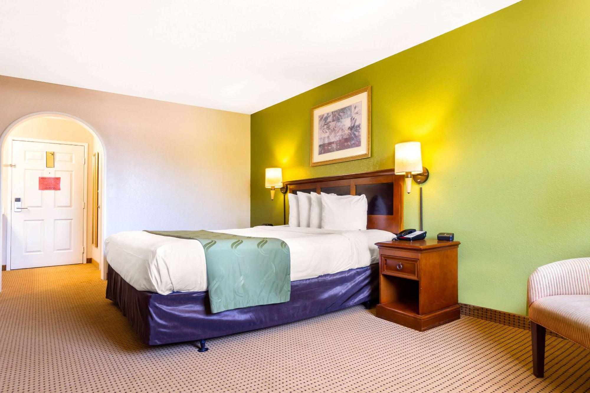 Rodeway Inn Оубърн Екстериор снимка