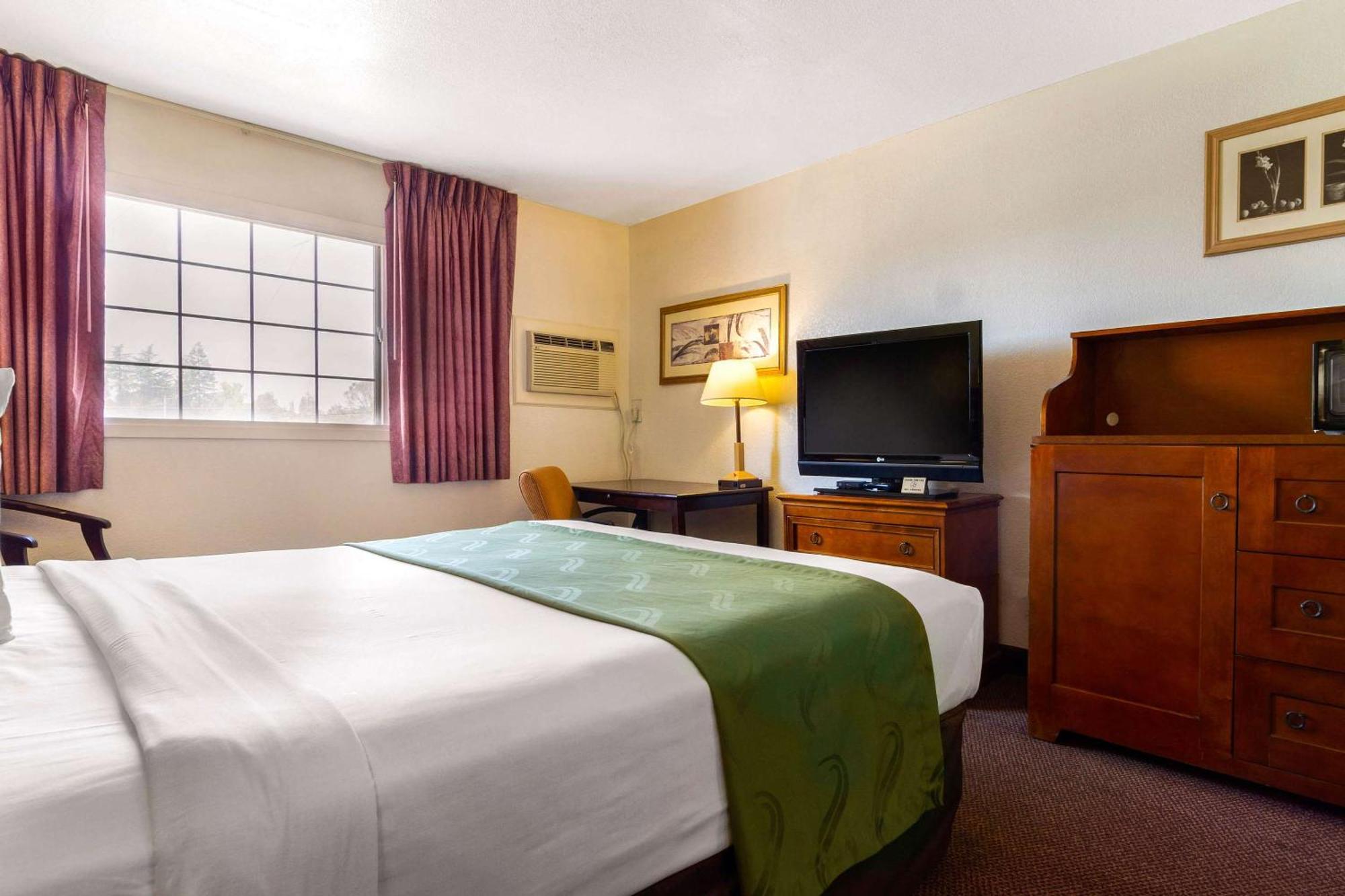 Rodeway Inn Оубърн Екстериор снимка