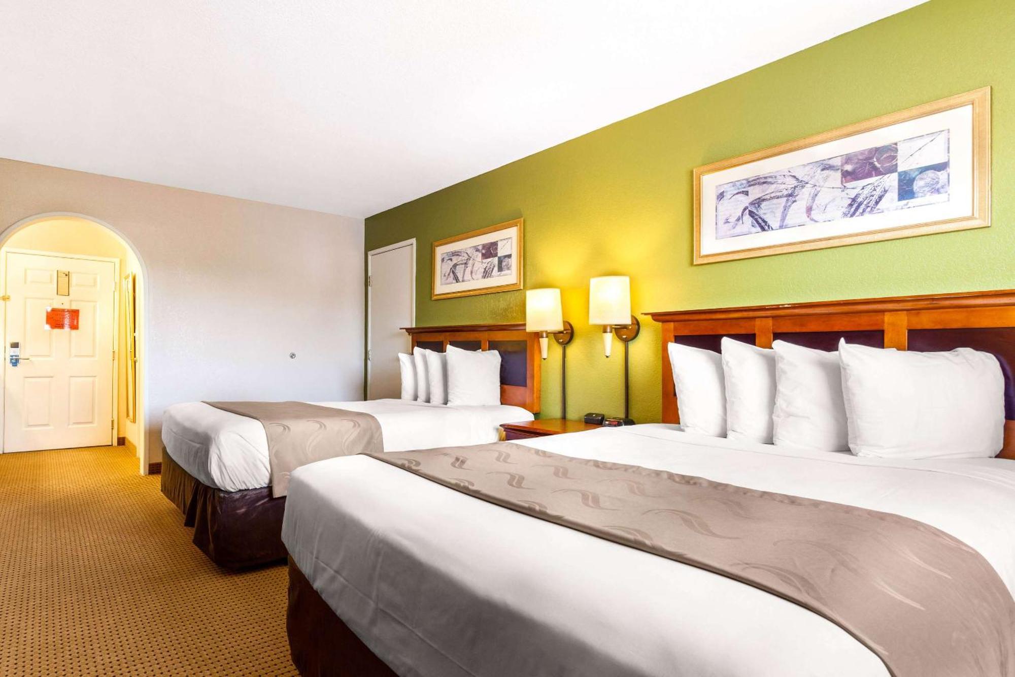 Rodeway Inn Оубърн Екстериор снимка