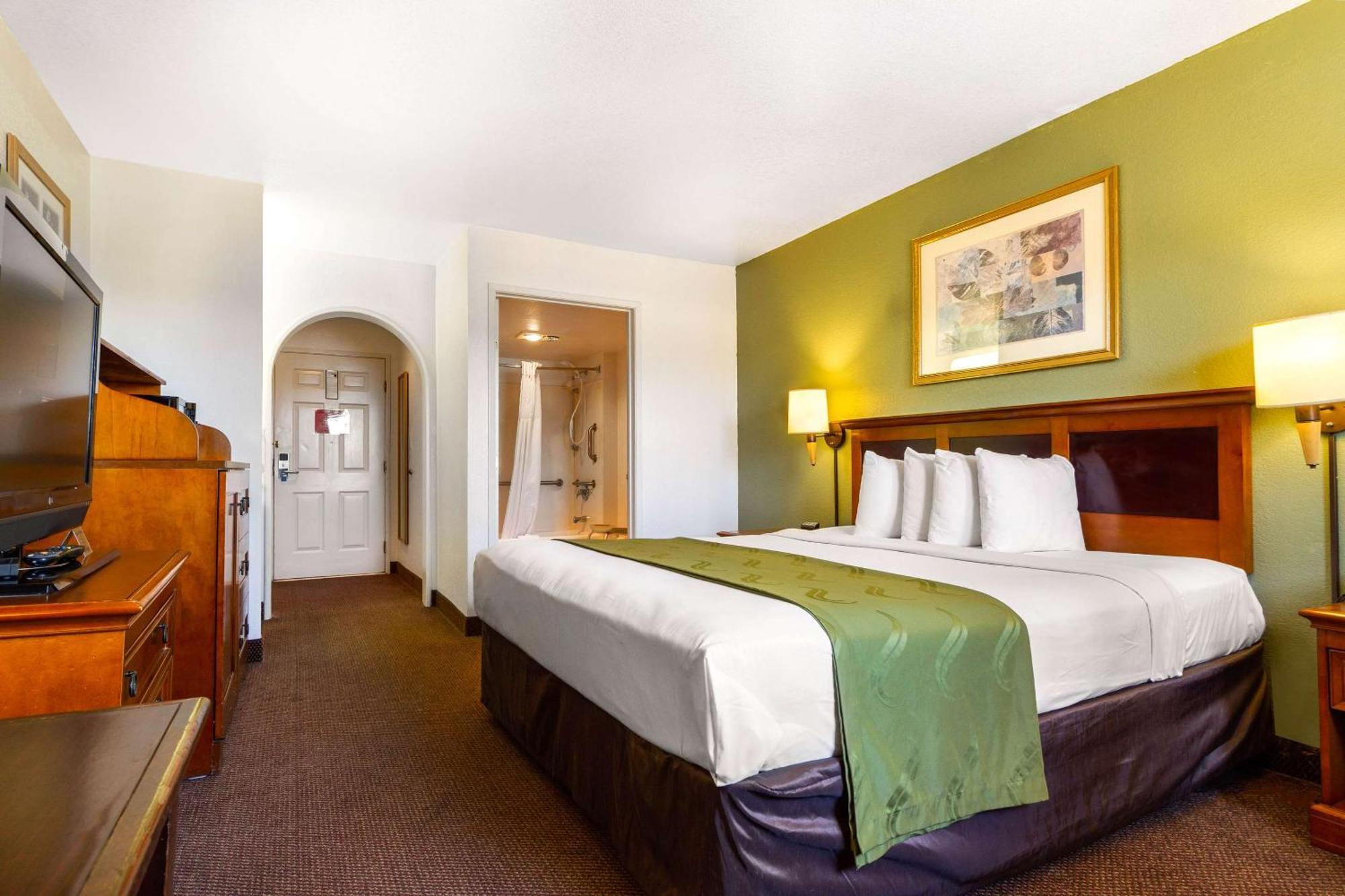 Rodeway Inn Оубърн Екстериор снимка