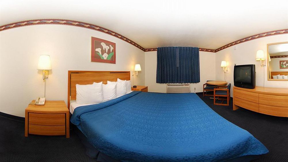Rodeway Inn Оубърн Екстериор снимка