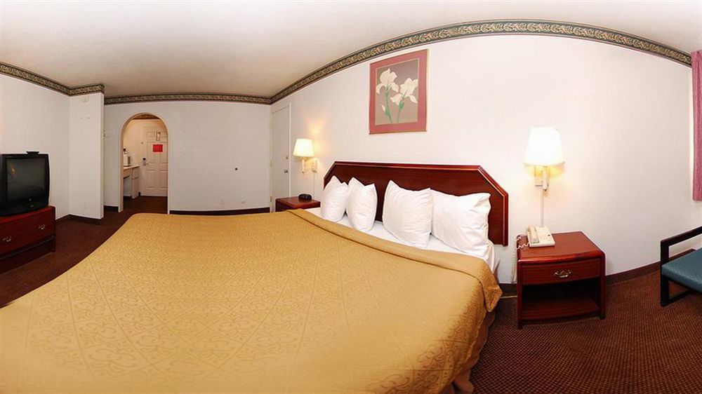 Rodeway Inn Оубърн Екстериор снимка