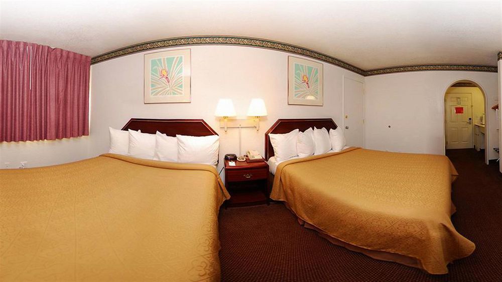 Rodeway Inn Оубърн Екстериор снимка