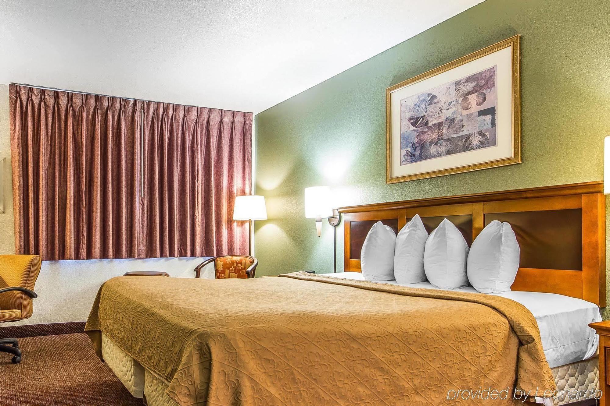 Rodeway Inn Оубърн Екстериор снимка