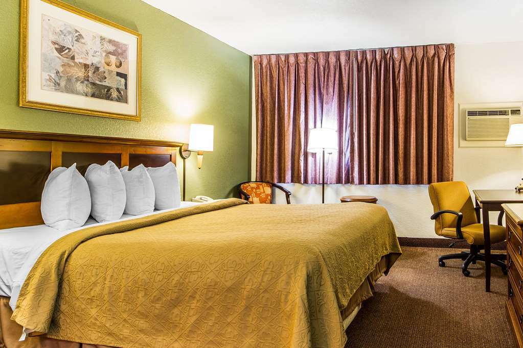 Rodeway Inn Оубърн Стая снимка