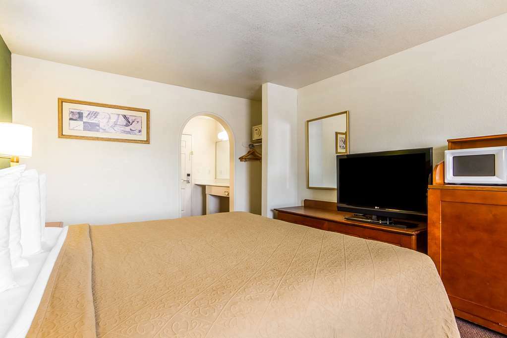 Rodeway Inn Оубърн Стая снимка