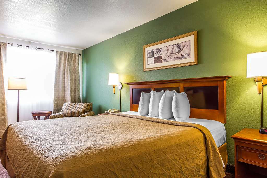 Rodeway Inn Оубърн Стая снимка