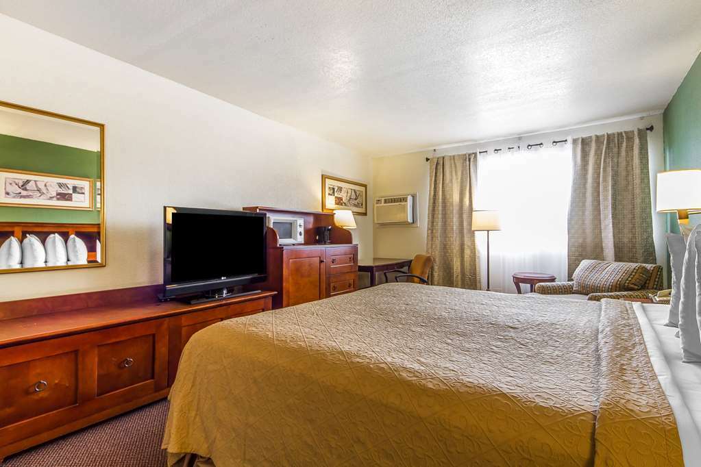 Rodeway Inn Оубърн Стая снимка