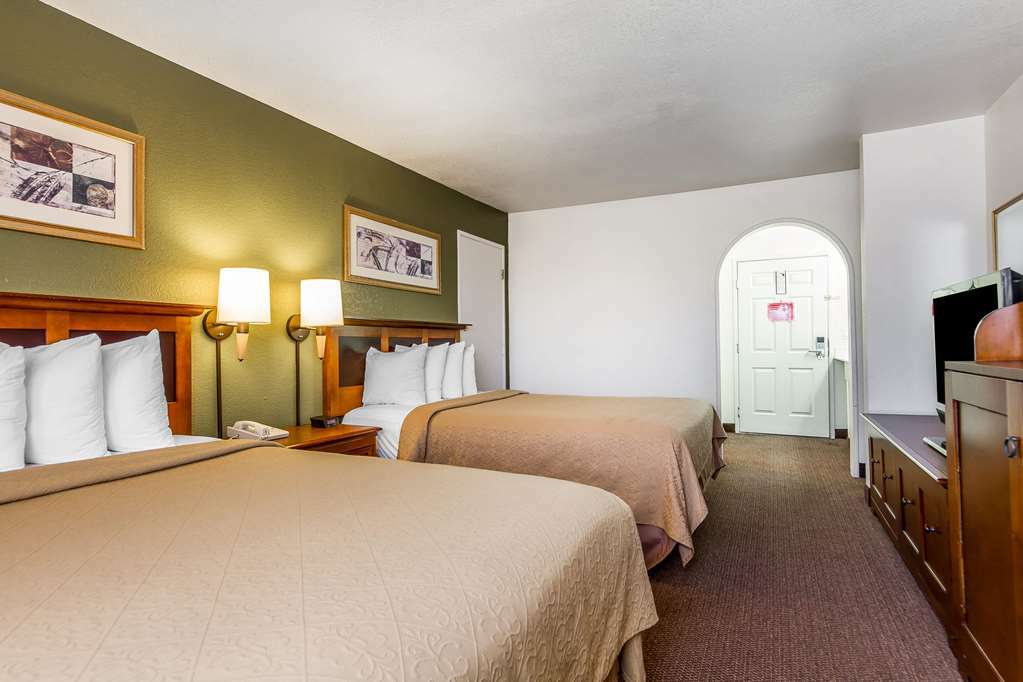Rodeway Inn Оубърн Стая снимка