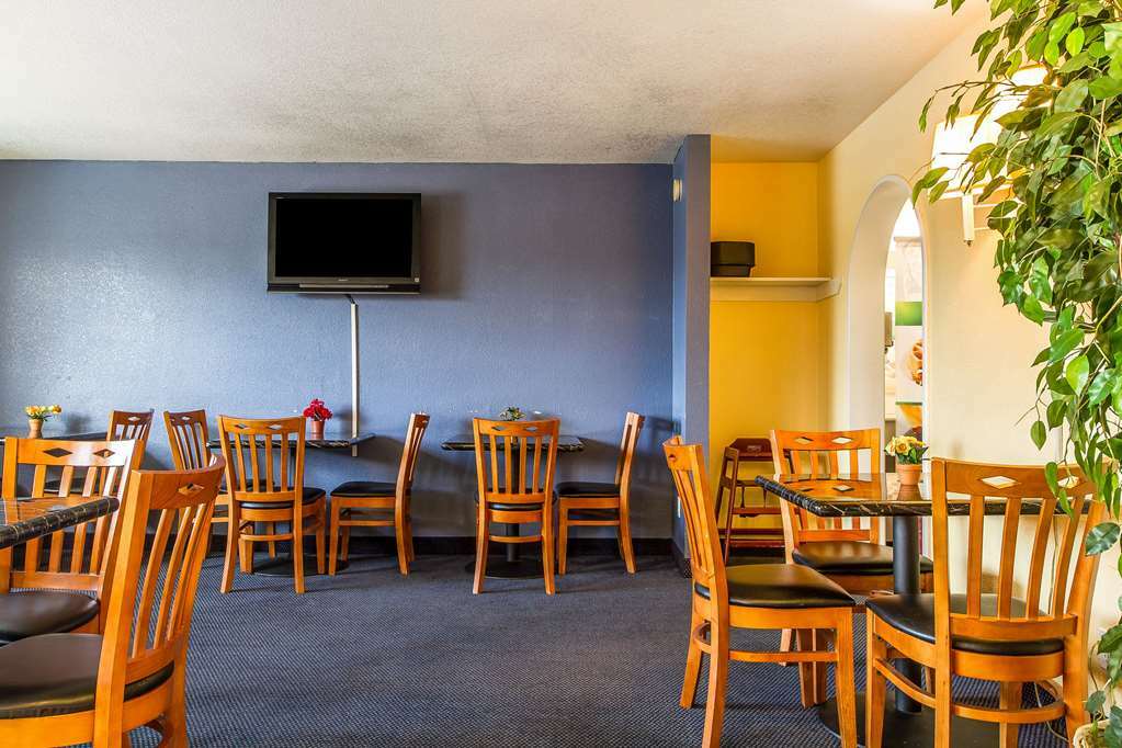 Rodeway Inn Оубърн Ресторант снимка