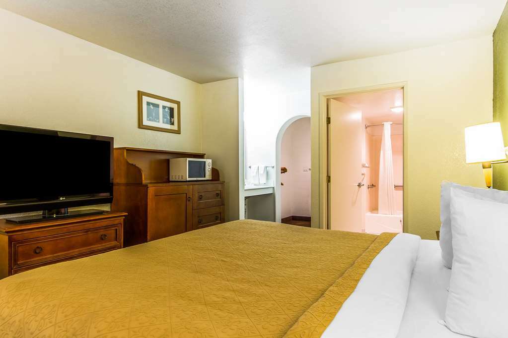 Rodeway Inn Оубърн Стая снимка