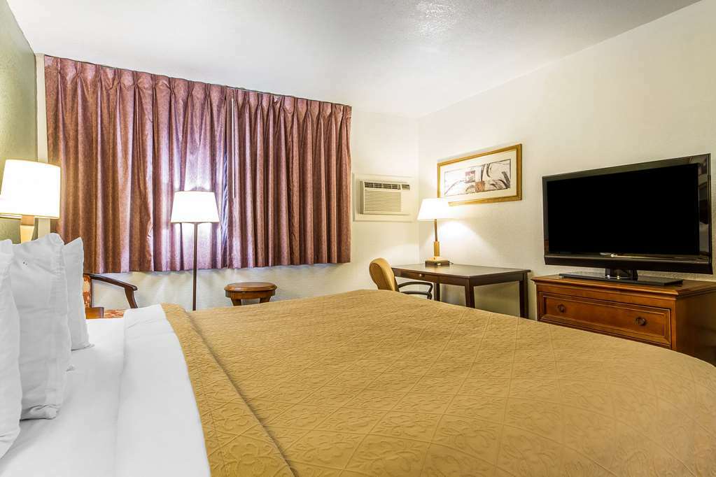Rodeway Inn Оубърн Стая снимка