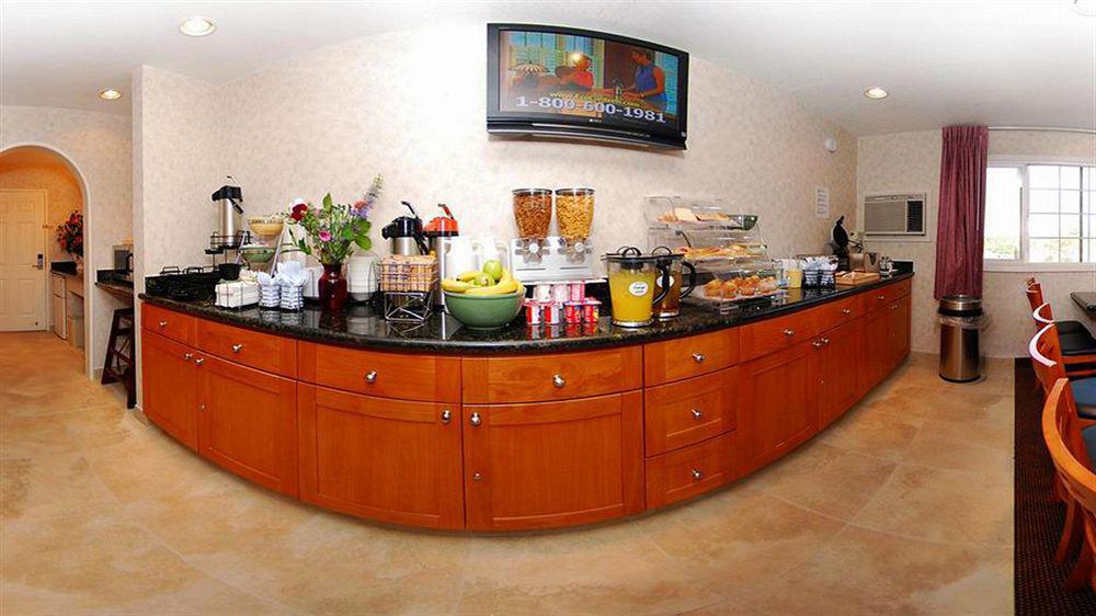 Rodeway Inn Оубърн Екстериор снимка